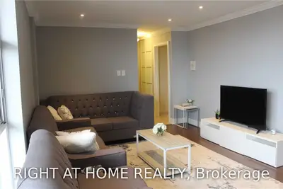 3025 Queen Frederica Drive 1001, Mississauga, ON L4Y 3A1