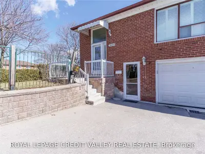3656 Corliss Crescent, Mississauga, ON L4T 2Z1
