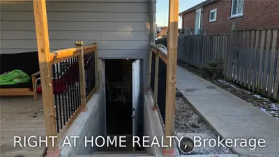 973 Blairholm Avenue, Mississauga, ON L5C 1G5