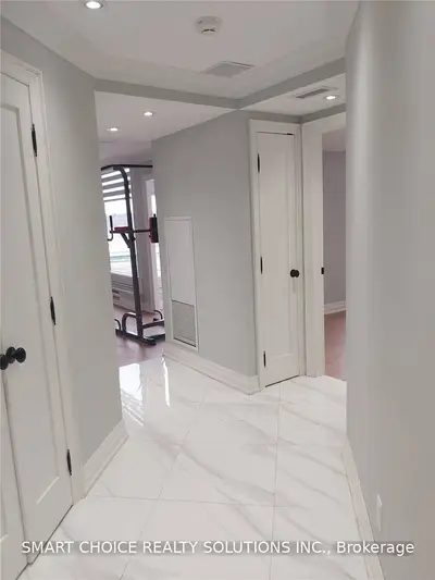 1 Palace Pier Court 911, Toronto W06, ON M8V 3W9