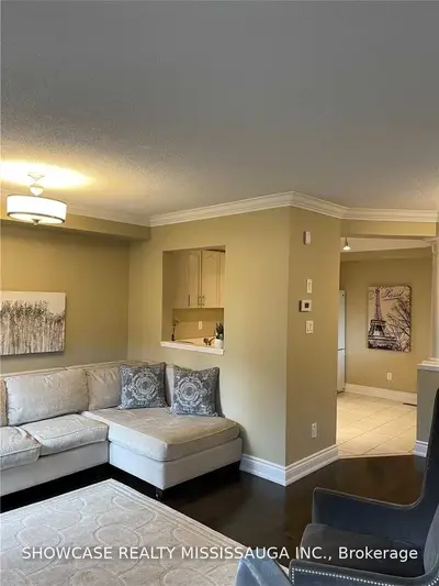 2095 GLENHAMPTON Road, Oakville, ON L6M 2W9