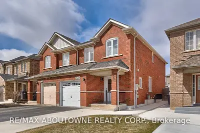 3461 Angel Pass Drive, Mississauga, ON L5M 7N5