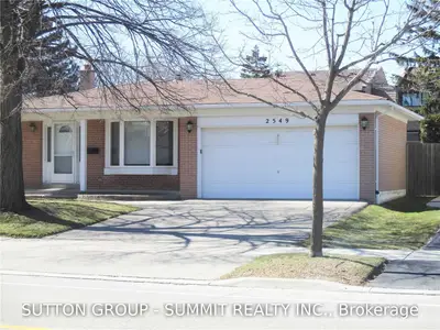 2549 Thorn Lodge Drive, Mississauga, ON L5K 1K8