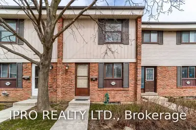 2779 Gananoque Centre 53, Mississauga, ON L5N 2E4