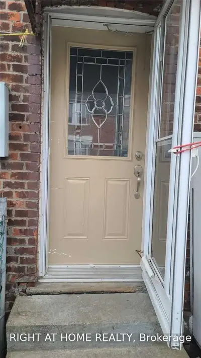 61 Antler Street Upper, Toronto W02, ON M6P 4G8