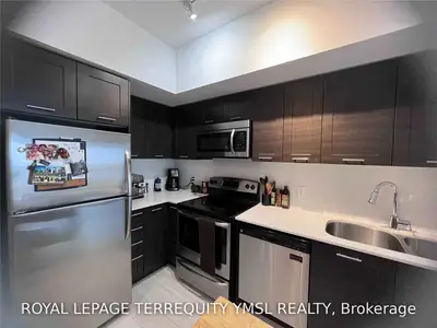 2200 Lakeshore Boulevard W 2203, Toronto W06, ON M8V 1A4