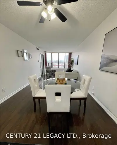 25 Agnes Street 402, Mississauga, ON L5B 3X7