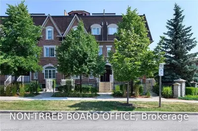 3055 Elmcreek Road 8, Mississauga, ON L5B 4J9