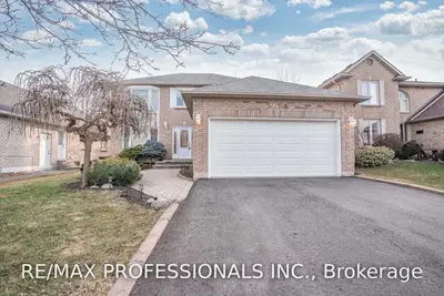 2072 Banbury Crescent, Oakville, ON L6H 5P8