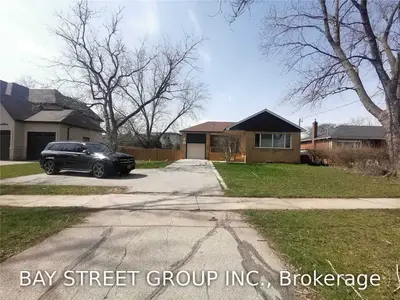 1293 Rebecca Street, Oakville, ON L6L 1Z3