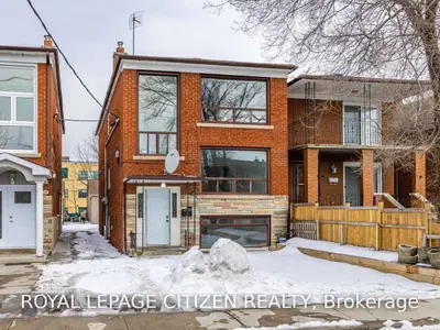 17 Bayliss 2nd Floor Avenue, Toronto W04, ON M6N 4P2