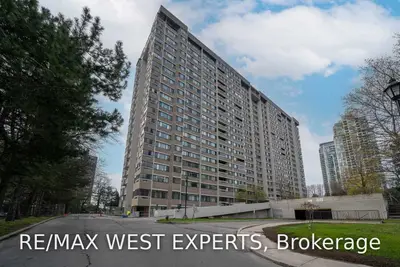50 Elm Drive E 809, Mississauga, ON L5A 3X2