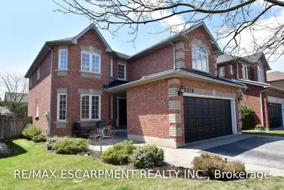 2378 Gladstone Avenue, Oakville, ON L6H 6N4