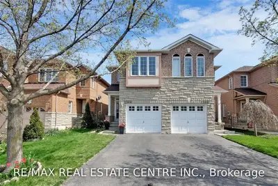 1266 Foxglove Place W, Mississauga, ON L5V 2N3