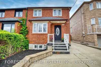 493 Mcroberts Avenue, Toronto W03, ON M6E 4R3