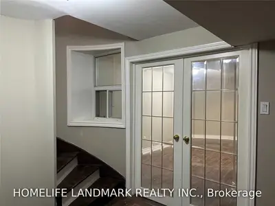 5031 Natkarni Crescent, Mississauga, ON L5V 1L2