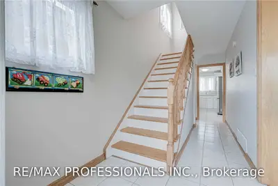 10 Alcan Avenue, Toronto W06, ON M8W 1V1