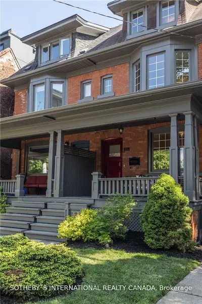 121 1/2 Fern Avenue, Toronto W01, ON M5R 1K2