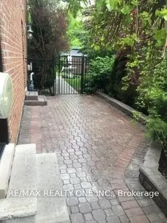 4279 Creeks End, Mississauga, ON L4Z 1L6
