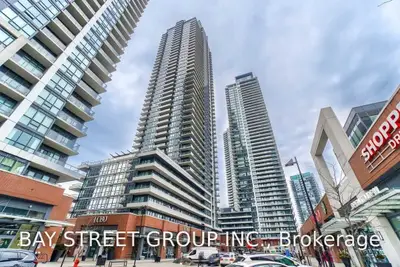 2220 Lakeshore Boulevard W 4506, Toronto W06, ON M8V 0C1