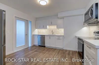400 Jane Street 1, Toronto W02, ON M6S 3Z5