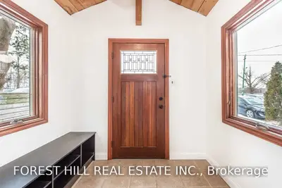 31 South Kingsway Drive A, Toronto W01, ON M6S 3T2