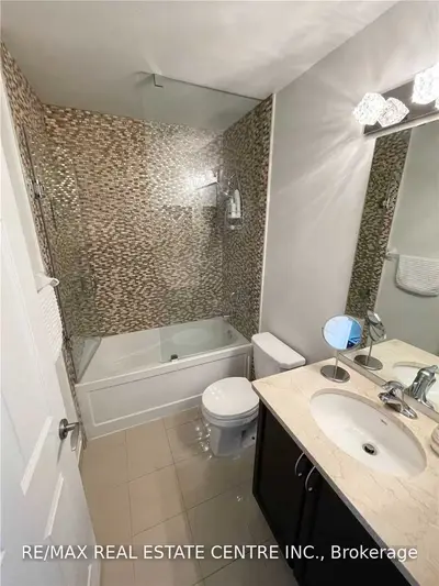 339 Rathburn Road W 1502, Mississauga, ON L5B 0K6