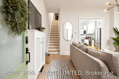 44 Heintzman Street, Toronto W02, ON M6P 2J6