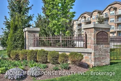1460 Bishops Gate 209, Oakville, ON L6M 4N5
