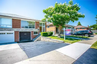 3557 Laddie Crescent, Mississauga, ON L4T 1N2