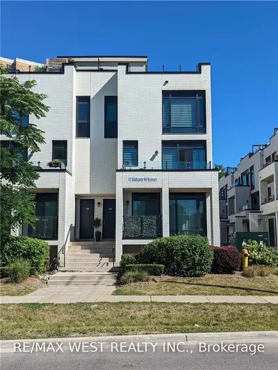 142 Widdicombe Hill Boulevard 501, Toronto W09, ON M9R 0A9