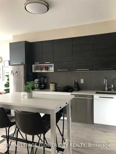 36 Park Lawn Road 901, Toronto W06, ON M8V 0E5