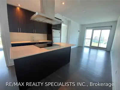 165 Legion Road 2124, Toronto W06, ON M8Y 0B3