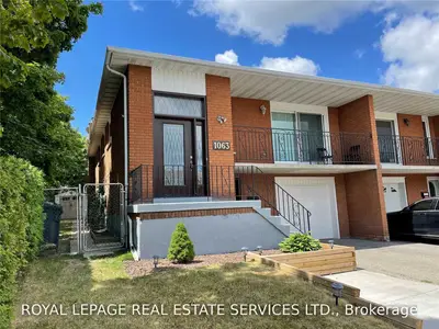 1063 Blairholm Avenue, Mississauga, ON L5C 3C9