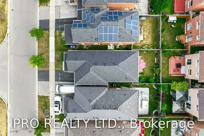 5568 Freshwater Drive, Mississauga, ON L5M 7M8