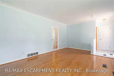106 Miller Drive, Oakville, ON L6H 1J9