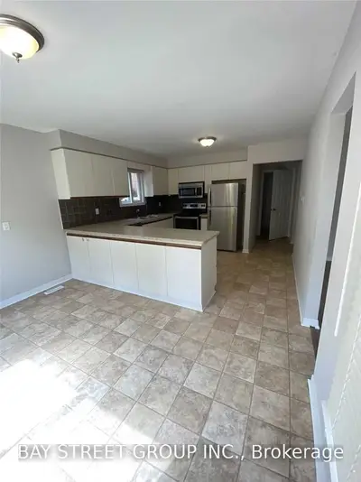 2034 Oxford Avenue, Oakville, ON L6H 4K7