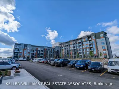 95 Dundas Street W 323, Oakville, ON L6M 5N4
