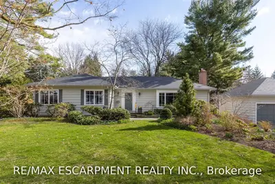 349 Gloucester Avenue, Oakville, On L6j 3w8
