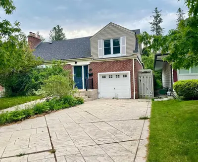 65 Onaway Road S, Mississauga, ON L5G 1A5
