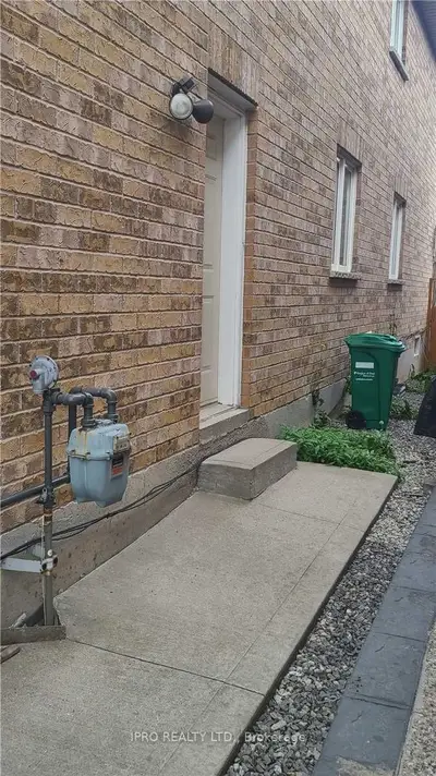 478 Krotone Crescent Bsmt, Mississauga, ON L5W 1T7
