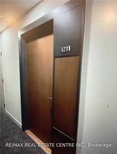 4065 Confederation Parkway 1211, Mississauga, ON L5B 0L4