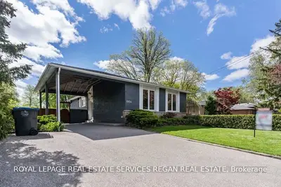 1954 FOXCROFT Avenue, Mississauga, ON L5J 2J4