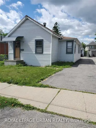 1218 Northmount Avenue, Mississauga, ON L5E 1X9