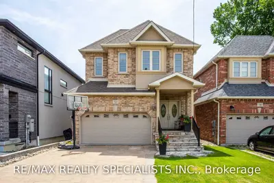 722 Gardner Avenue, Mississauga, On L5e 1a9