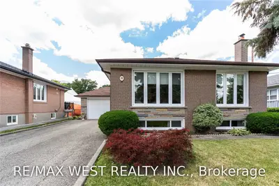 20 SNOWBERRY Avenue, Toronto W04, ON M9N 3G4
