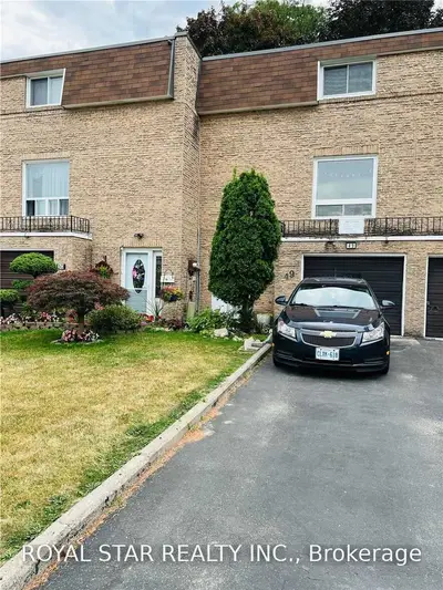 39 Lexington Avenue 49, Toronto W10, ON M9V 2G4