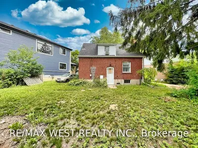 9 Woodbury Place, Toronto W06, ON M8W 1X9