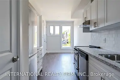 37 Creekbank Road, Toronto W04, On M6l 0a3