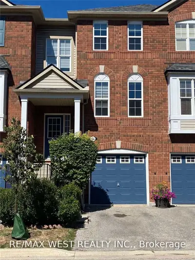 5980 Whitehorn Avenue 43, Mississauga, ON L5V 2Y3